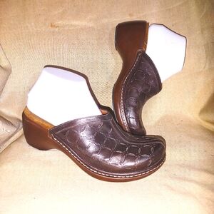 8 Brown Leather Clogs EC